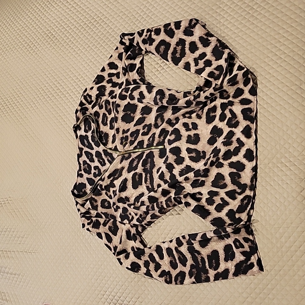 Leopard top